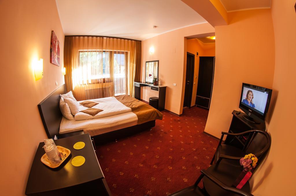 Carpatic Hotel Predeal Ruang foto
