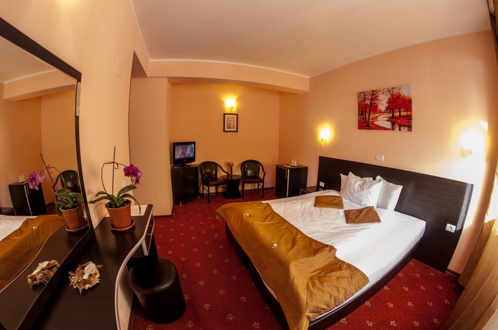 Carpatic Hotel Predeal Ruang foto