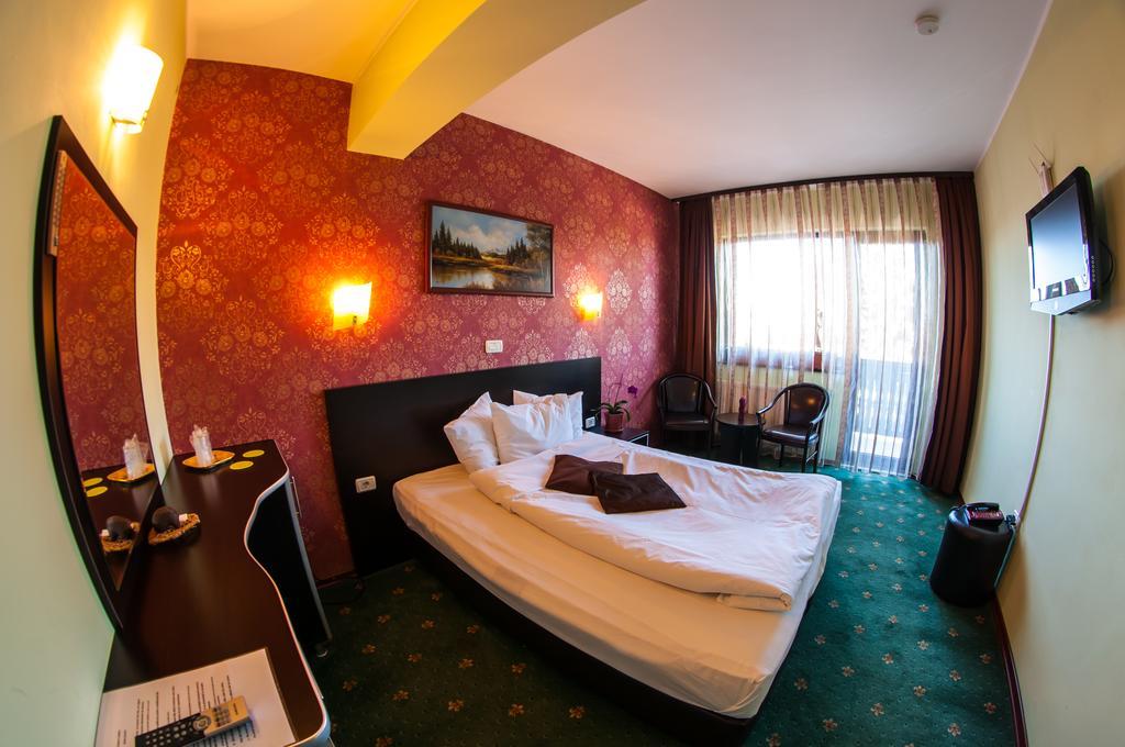 Carpatic Hotel Predeal Ruang foto