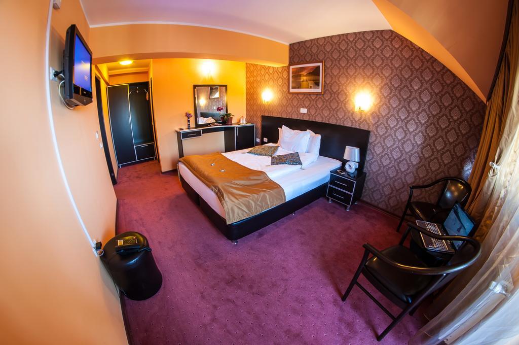 Carpatic Hotel Predeal Ruang foto
