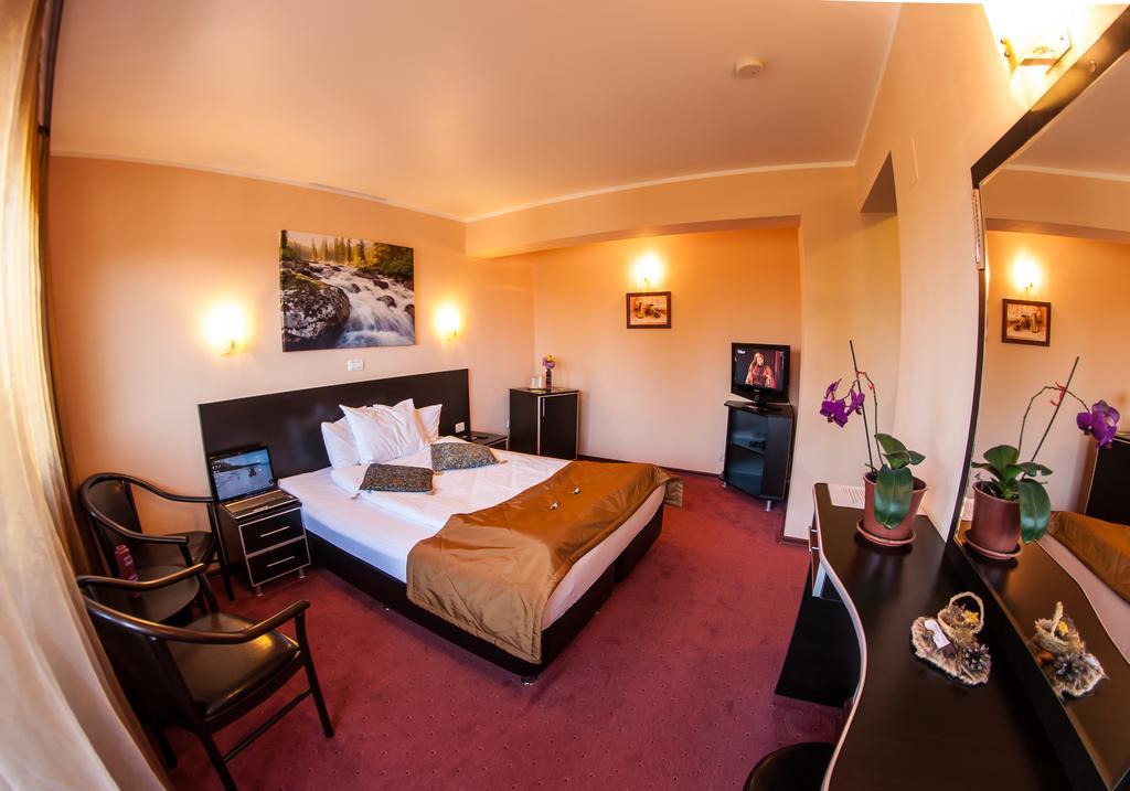 Carpatic Hotel Predeal Ruang foto